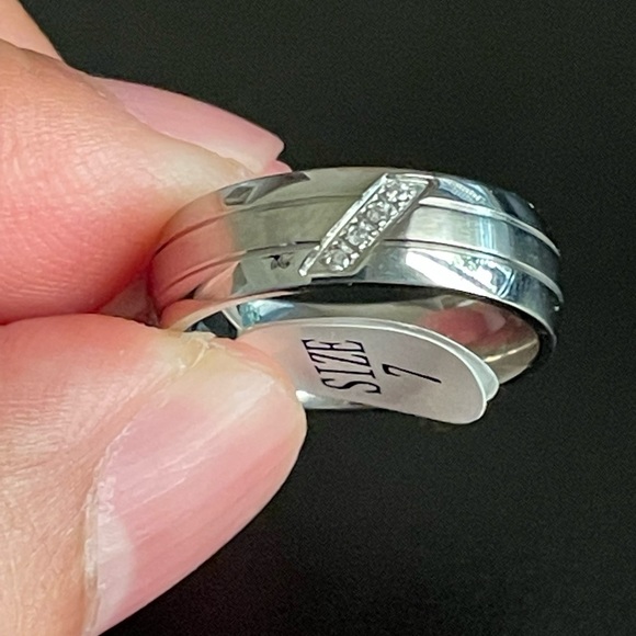 Jewelry - 6mm cubic zirconia titanium ring size 8